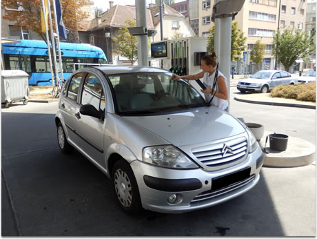 citroen c3 / INA benzinska postaja citroen c3 / INA benzinska postaja