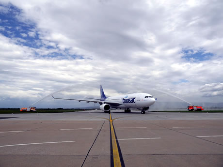 vodeni pozdrav / air transat u zračnoj luci zagreb vodeni pozdrav / air transat u zračnoj luci zagreb