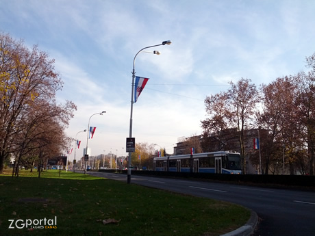 tramvaj `tmk 2100`, ulica grada vukovara, zagreb tramvaj `tmk 2100`, ulica grada vukovara, zagreb