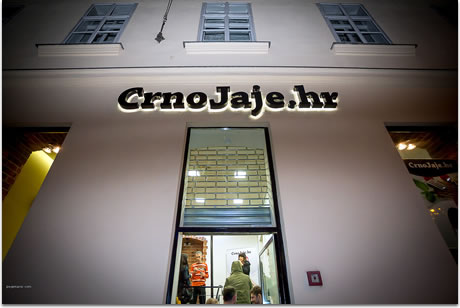 Crno Jaje otvorilo trgovinu za kupovinu bez interneta Crno Jaje otvorilo trgovinu za kupovinu bez interneta