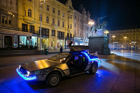 de lorean dmc 12 / trg bana jelačića, zagreb