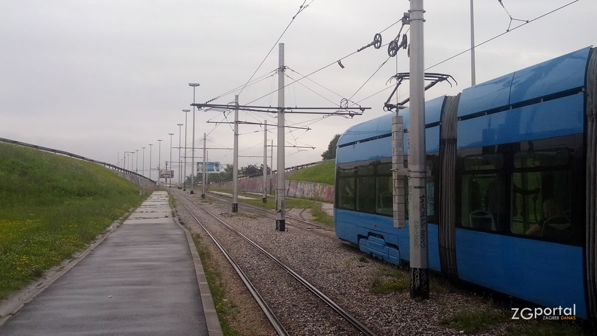 tramvajska stanica "rotor" / zagreb, srpanj 2014.