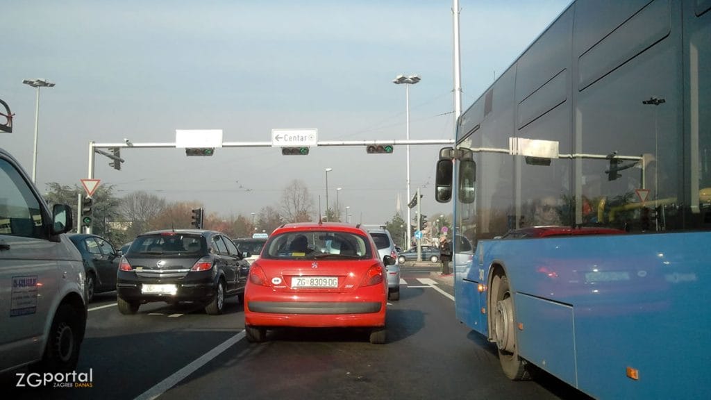 ulica hrvatske bratske zajednice, trnje, zagreb | prosinac 2013.