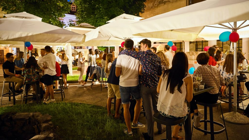 terasa arheološkog muzeja u zagrebu | ljeto u zagrebu | foto: mario pavlović | 2019.