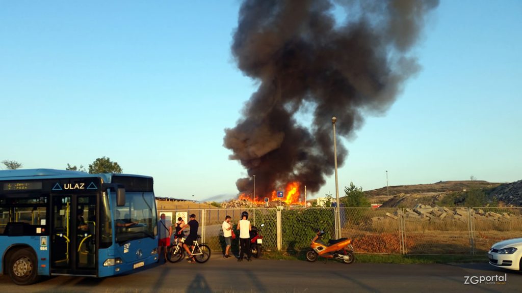 požar na reciklažnom dvorištu "prudinec - jakuševec" zagreb | 24.07.2019.
