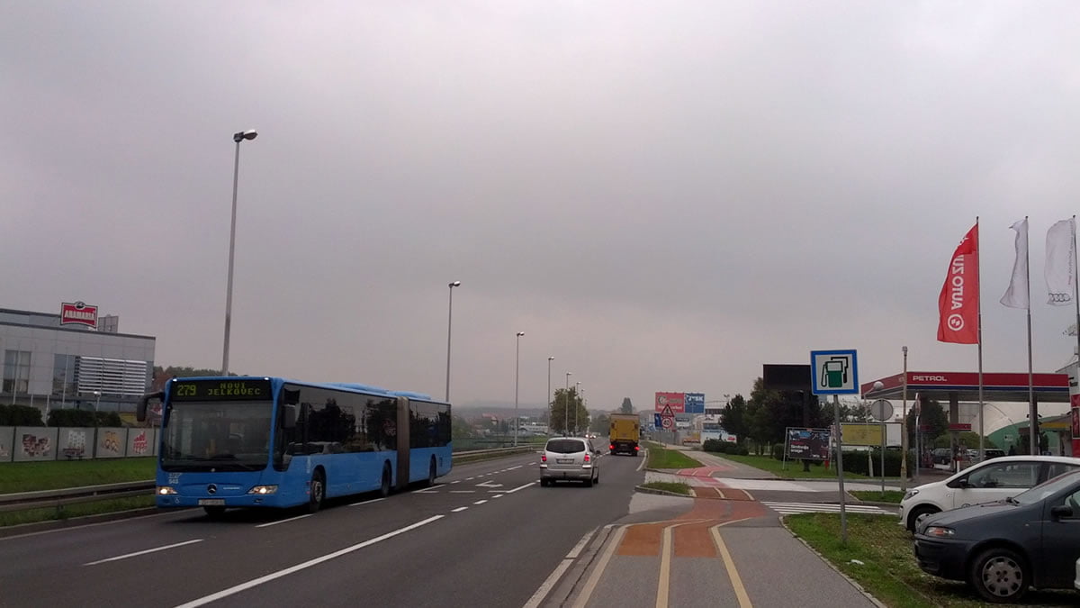 ulica ljudevita posavskog, sesvete, zagreb / zet bus 279 / listopad 2015.