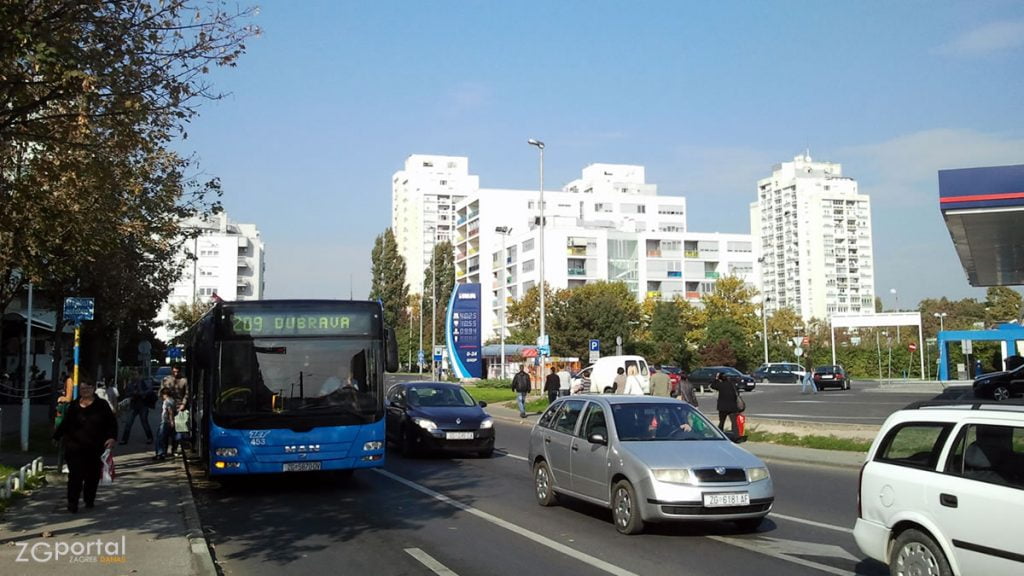 dankovečka ulica, dubrava, zagreb / listopad 2013.