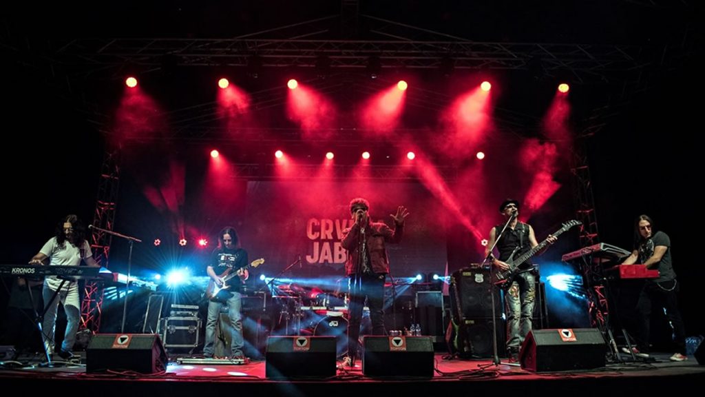 crvena jabuka | 2019.