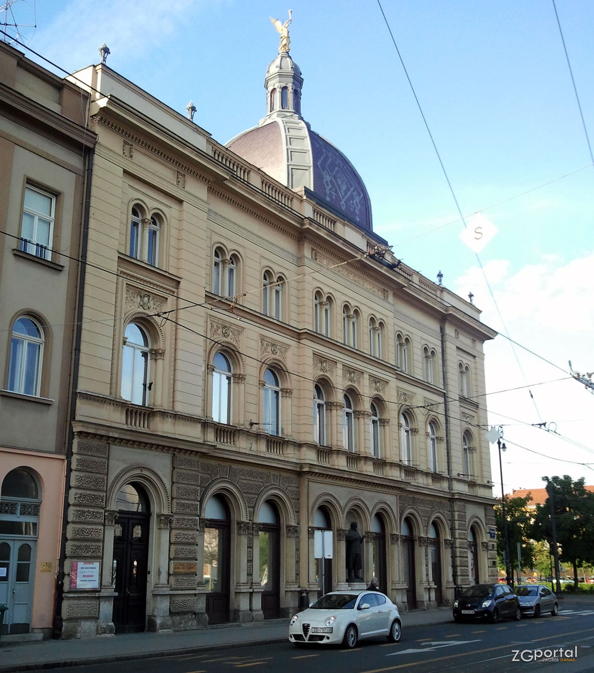 Gradska knjižnica, Trg Ante Starčevića 6, Zagreb