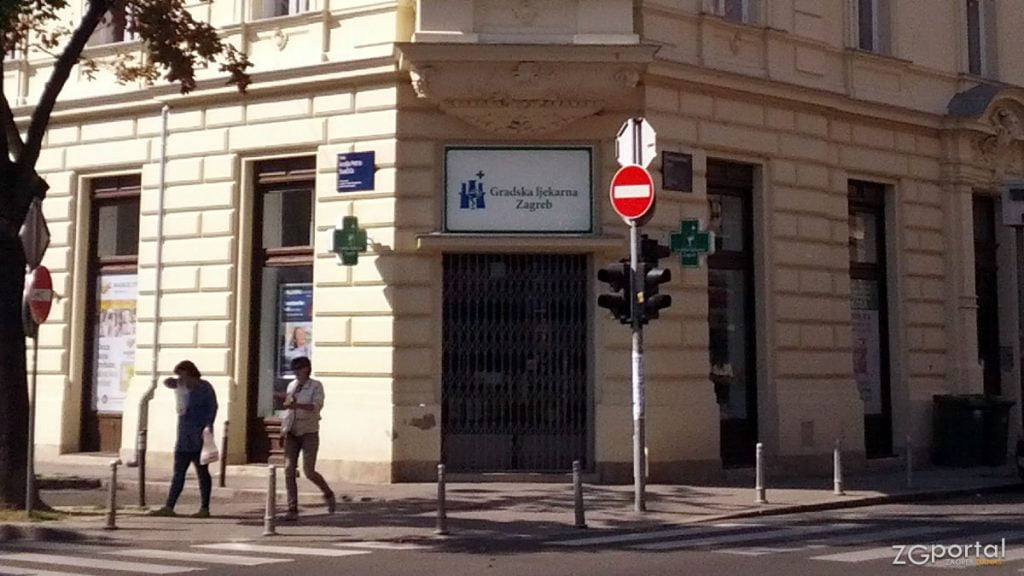 gradska ljekarna zagreb / trg petra svačića / rujan 2015.
