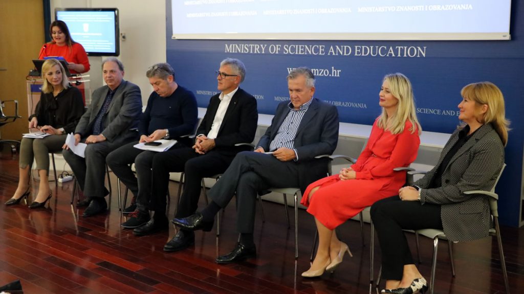 panel "tko se ne bi cijepio protiv raka?" | 2019.