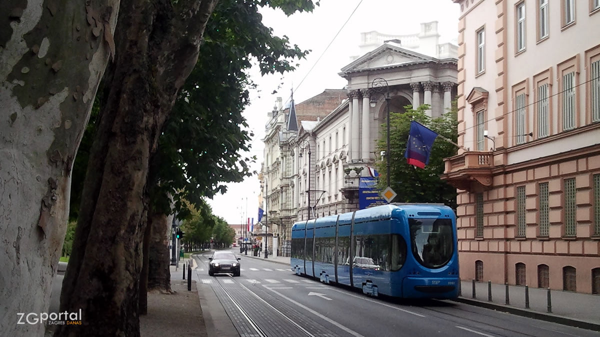 moderna galerija zagreb / tramvaj broj 6 / lipanj 2013