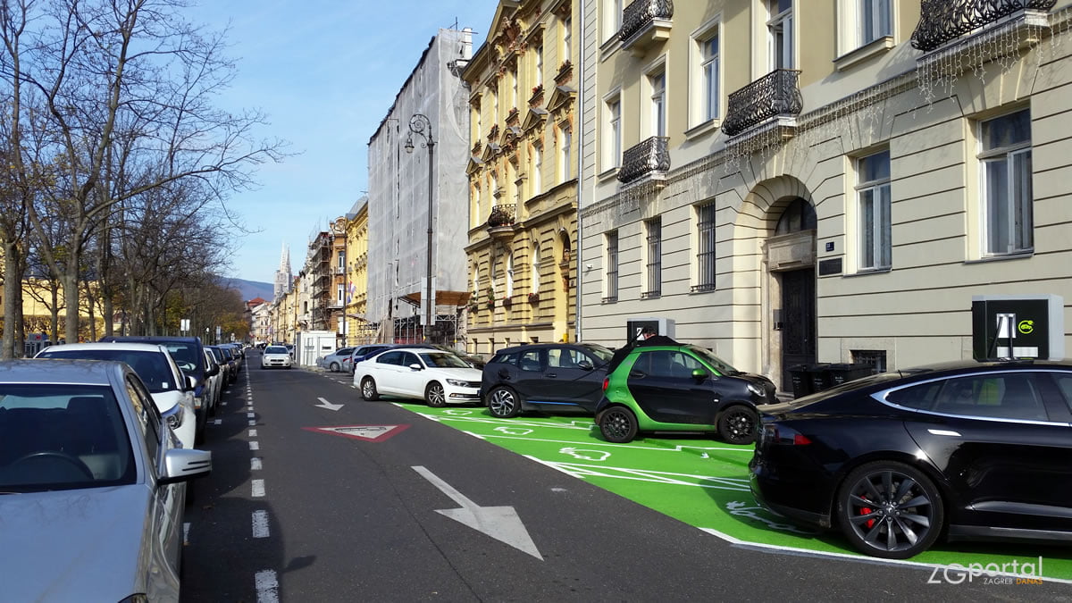 hep elen - punionica za električna vozila / trg kralja tomislava, zagreb / studeni 2019