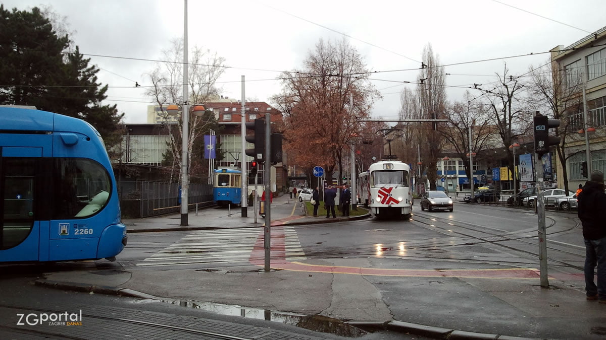tramvaj / savska cesta, zagreb / siječanj 2013