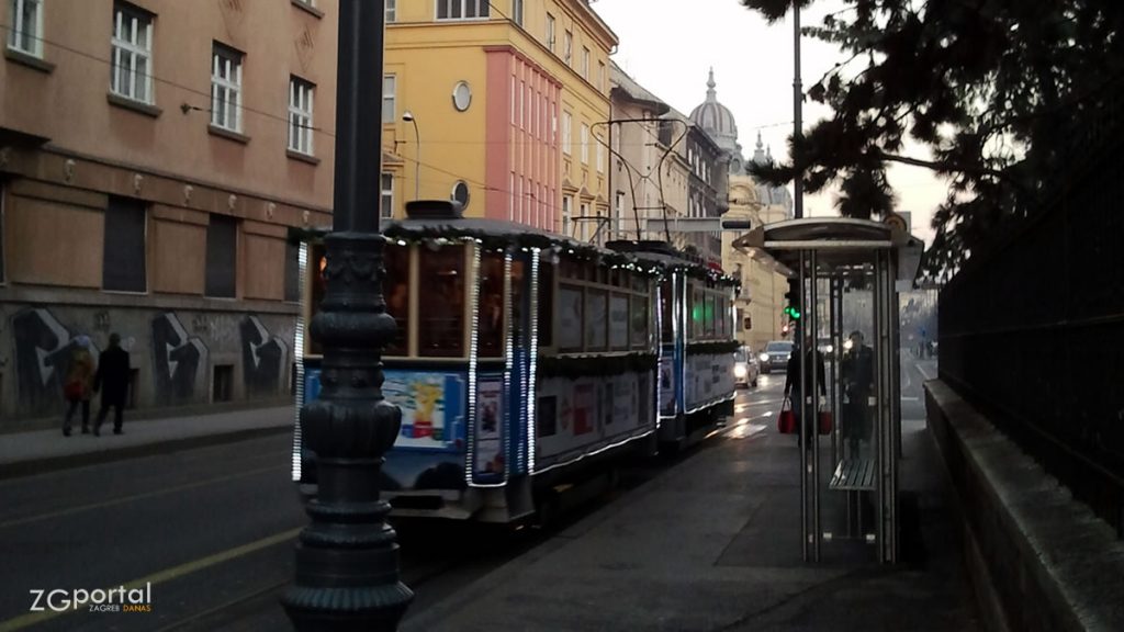 veseli božićni tramvaj | mihanovićeva ulica, zagreb | prosinac 2012.