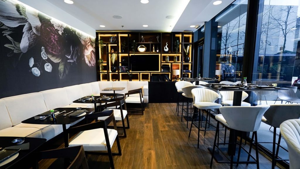 franko`s street bar, europski trg, zagreb / 2019