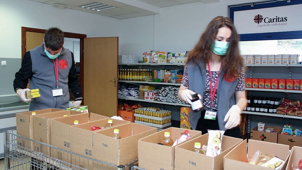 caritas zagrebačke nadbiskupije | priprema paketa pomoći | 2020.