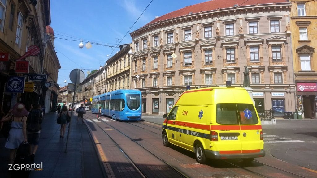 vozilo hitne pomoći | ilica, zagreb | srpanj 2017.