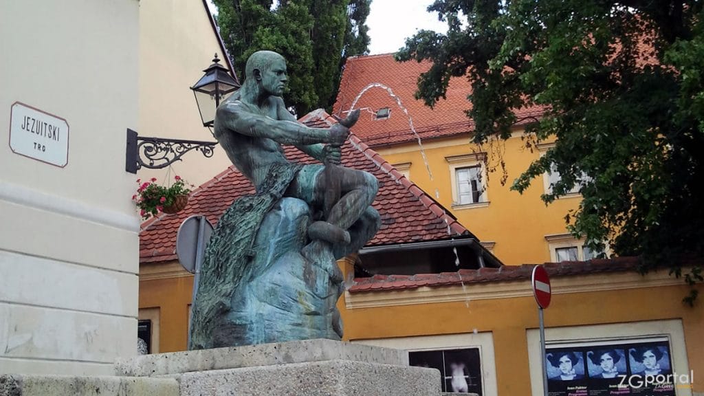 skulptura "borba" (ili "ribar sa zmijom" ili "zlosretni ribar") - simeon roksadić | jezuitski trg, zagreb | srpanj 2012.