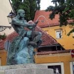 skulptura "borba" (ili "ribar sa zmijom" ili "zlosretni ribar") - simeon roksadić | jezuitski trg, zagreb | srpanj 2012.