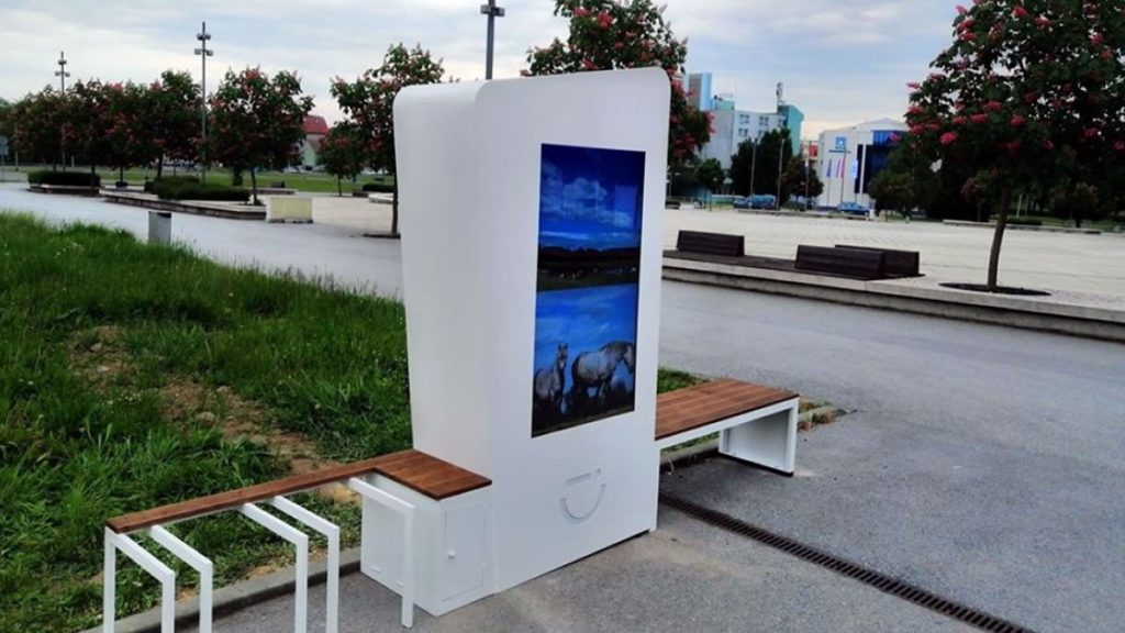infosmile outy | info display | 2020.