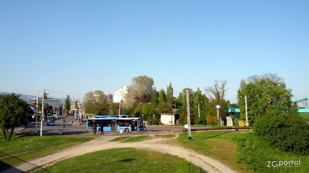 autobusno - tramvajski terminal "savski most" zagreb / travanj 2015.