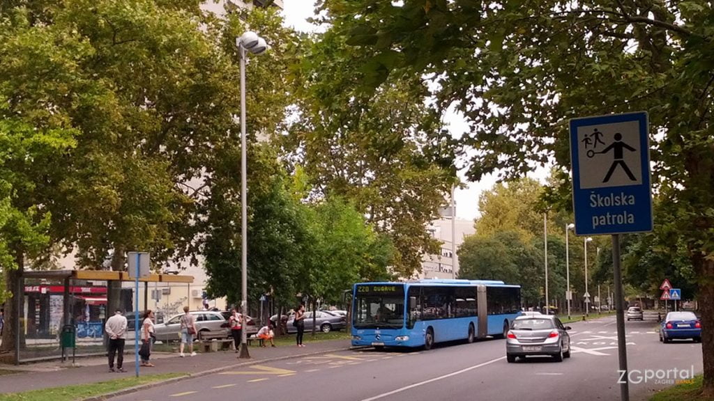 autobusna linija 220 | ulica svetog mateja zagreb | kolovoz 2015.