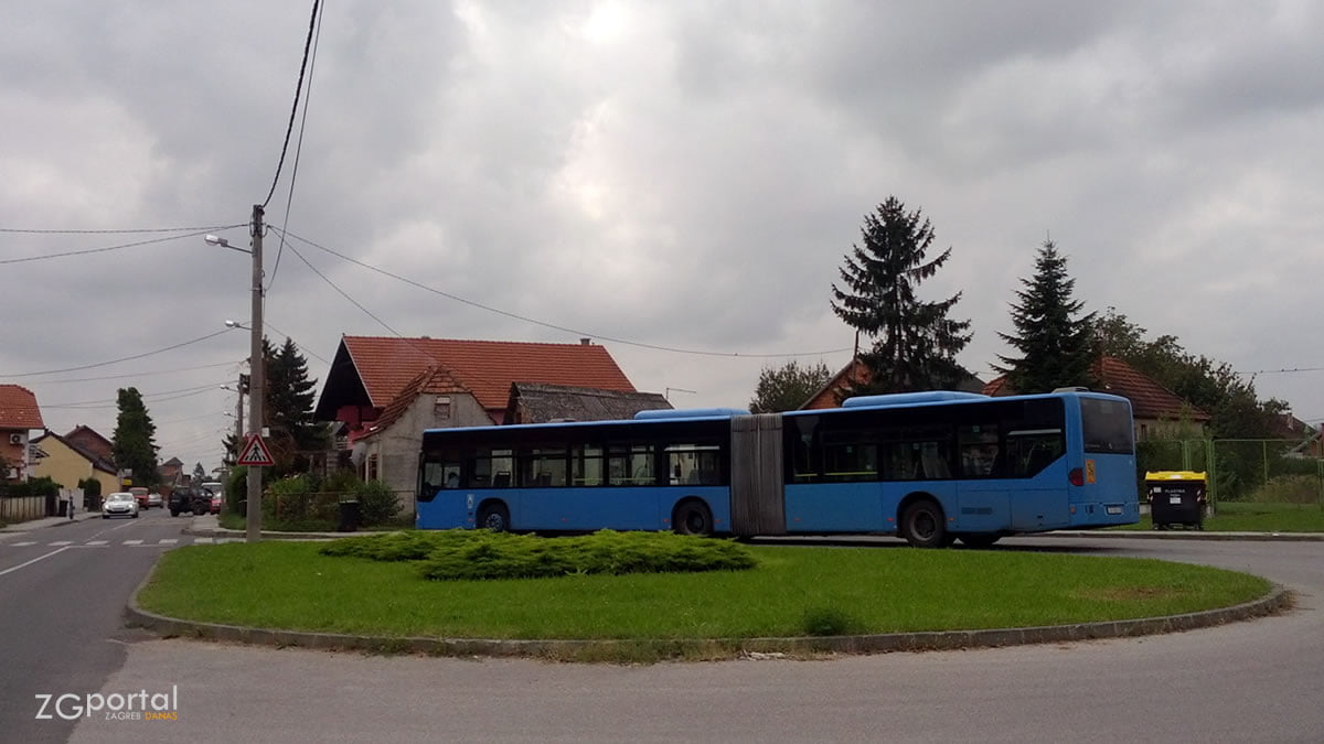 ulica struge 3, zagreb / okretište autobusne linije 217 / travanj 2014.