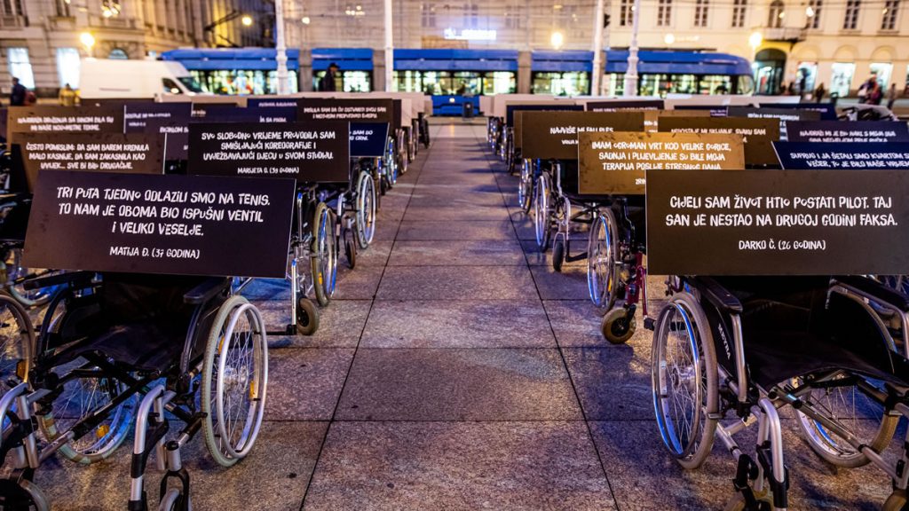100 invalidskih kolica, trg bana jelačića, zagreb - dan sigurnosti cestovnog prometa - 2020.