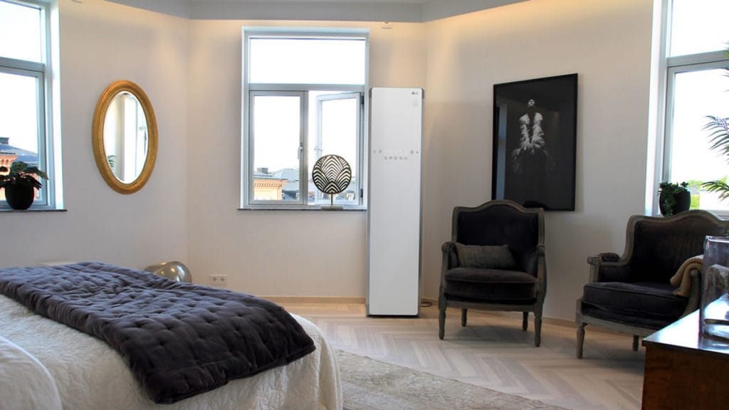 lg styler | lifestyle bedroom | 2020.