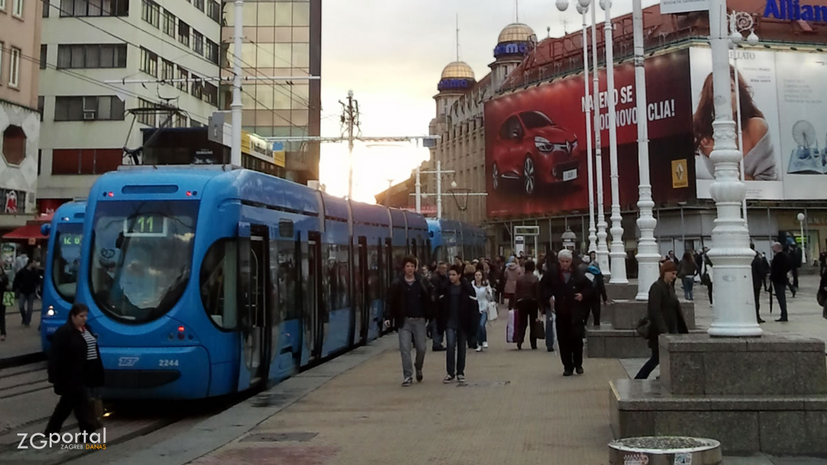tramvajska stanica - trg bana jelačića, zagreb - travanj 2013.