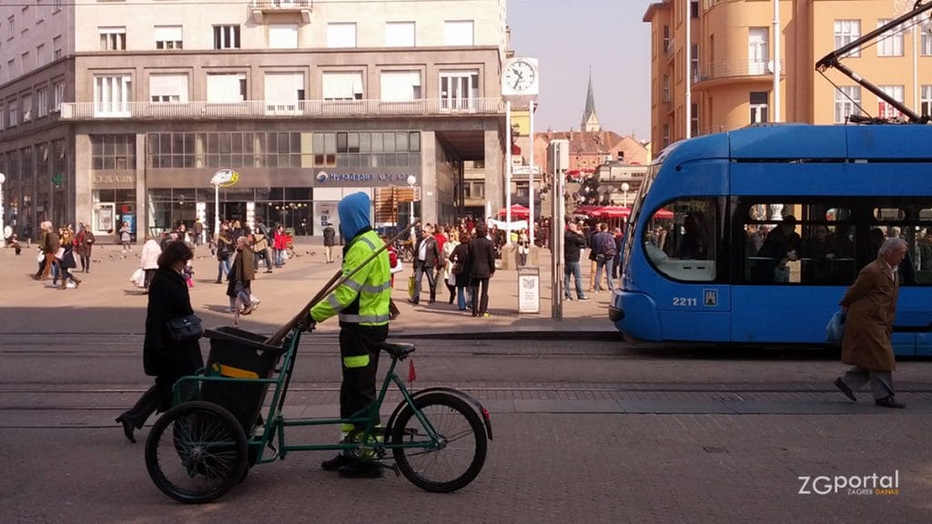 smetlarski bicikl | trg bana jelačića, zagreb | ožujak 2015.