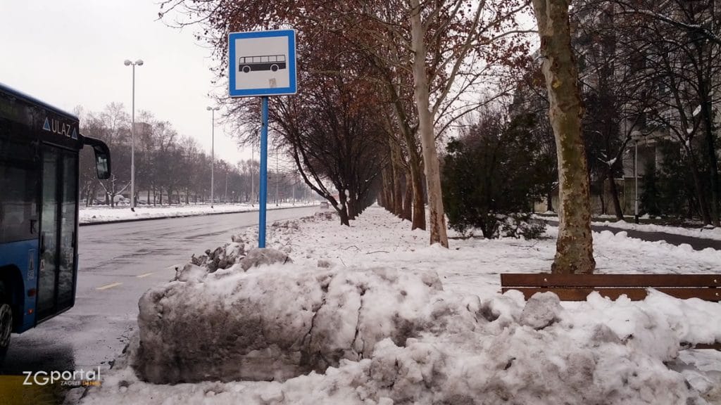 snijeg u zagrebu - vatikanska ulica, zagreb - veljača 2014.
