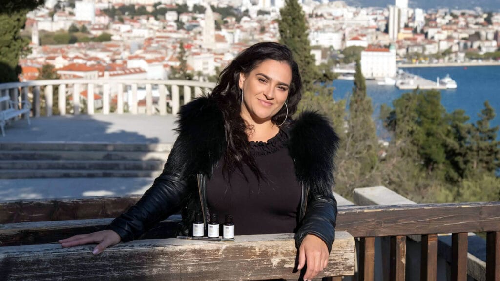 CHIX threading bar profesionalna olovka za obrve koja ih puni i njeguje