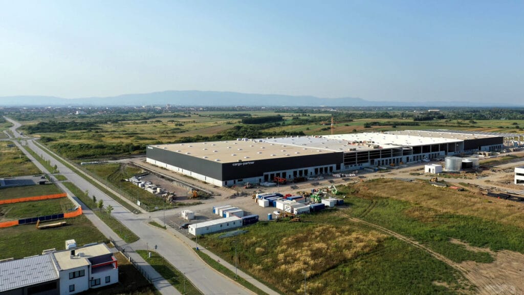 cargo partner | logističko distributivni centar | poslovna zona meridian 16 velika gorica | 2021.