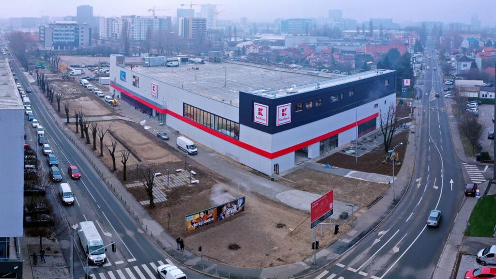 kaufland peščenica park | svetice i planinska ulica, zagreb | prosinac 2021.