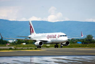 qatar airways - airport zagreb croatia - 2022.