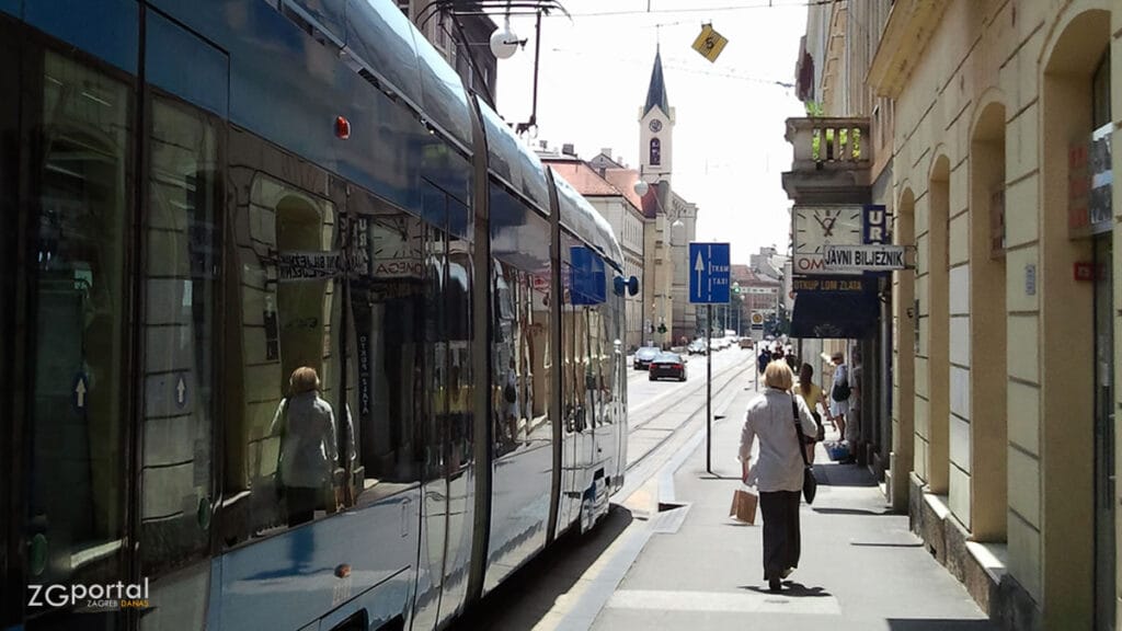 ljetni vozni red | tramvaj tmk2200 | zet zagreb | 2022.