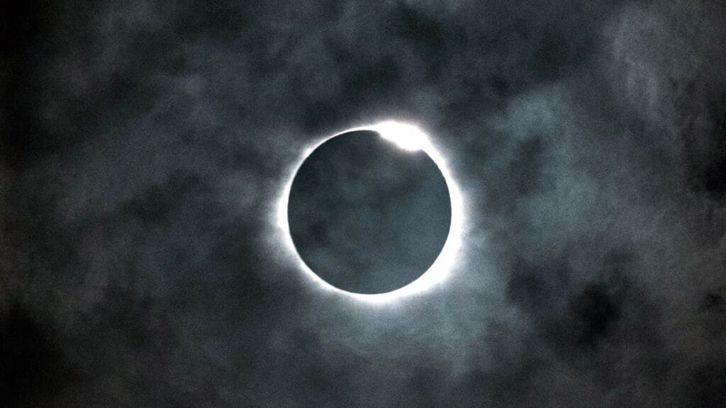 pomrčina sunca | solar eclipse | 2022.