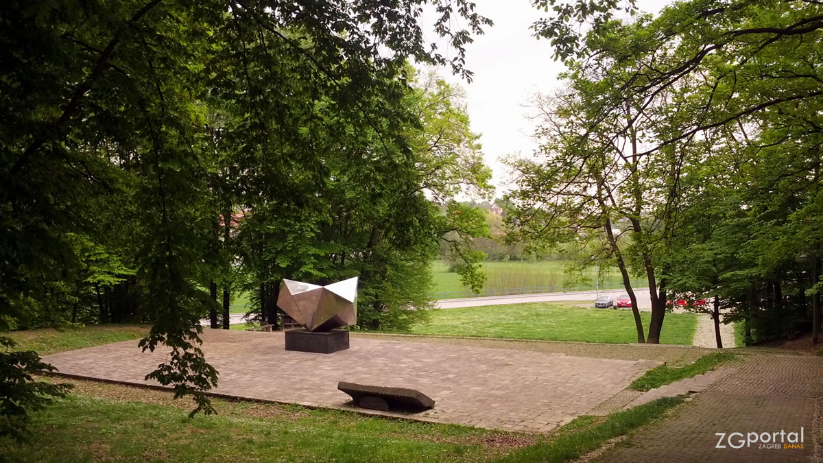 dotrščina | zagrebačka park-šuma, spomen-groblje i park revolucije | travanj 2014.