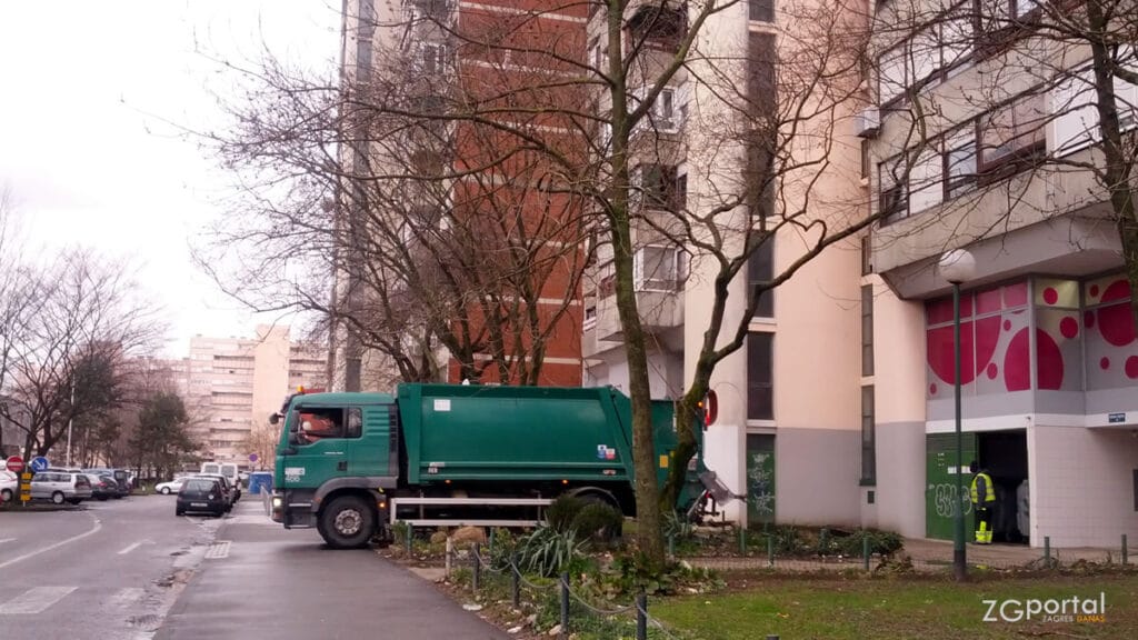 čistoća zagreb | kamion za odvoz otpada | mamutica - travno - novi zagreb | veljača 2015.