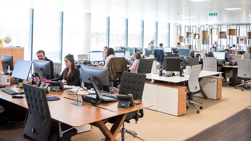 quiet quitting | business office | 2023.