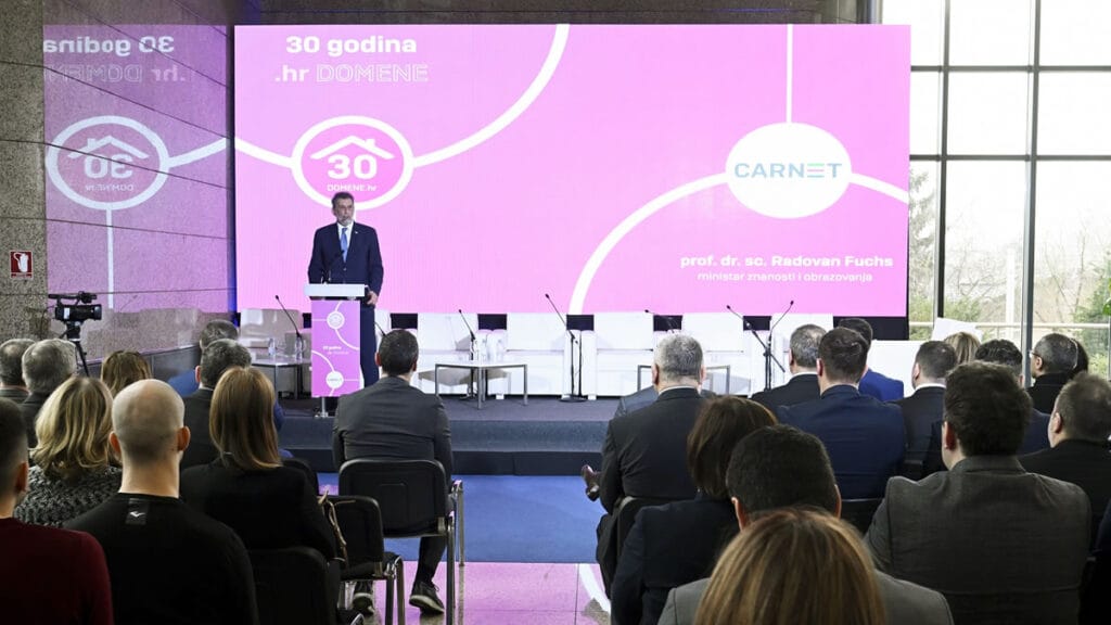 carnet :: 30. godina .hr domene :: radovan fuchs :: 2023.