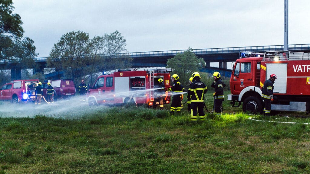vježba gašenja požara niskog raslinja :: dvd trnje zagreb :: 2023.