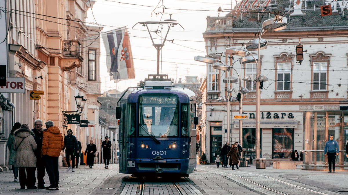 tramvajski promet osijek | lovro pavličić - 0YUhArsSqCs - unsplash | 2023.