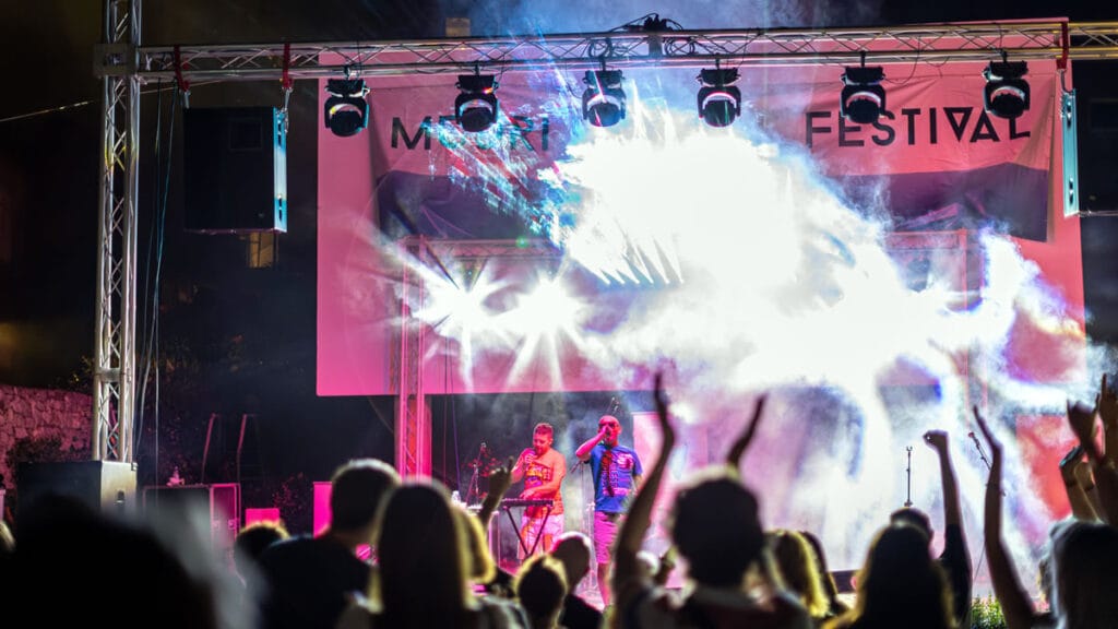 mudri brk festival 2023 | ljetno kino jelsa hvar | foto: filip kovačević - pikutik