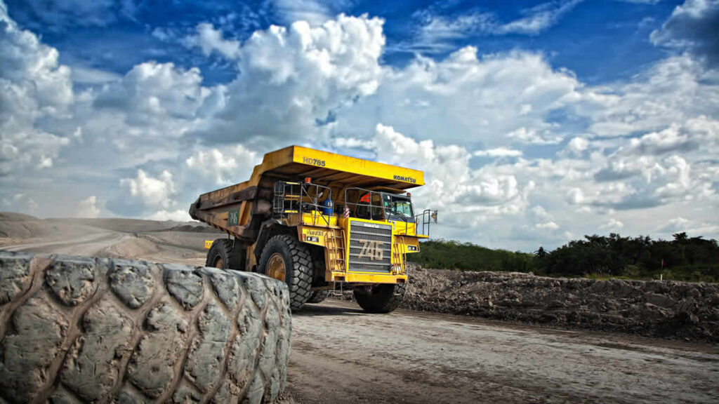 world news | komatsu truck | 2024.