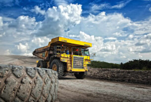 world news | komatsu truck | 2024.