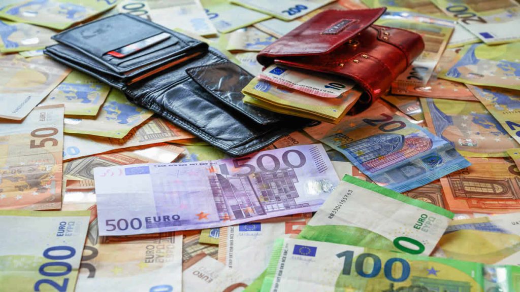 novac | euro | 2024.