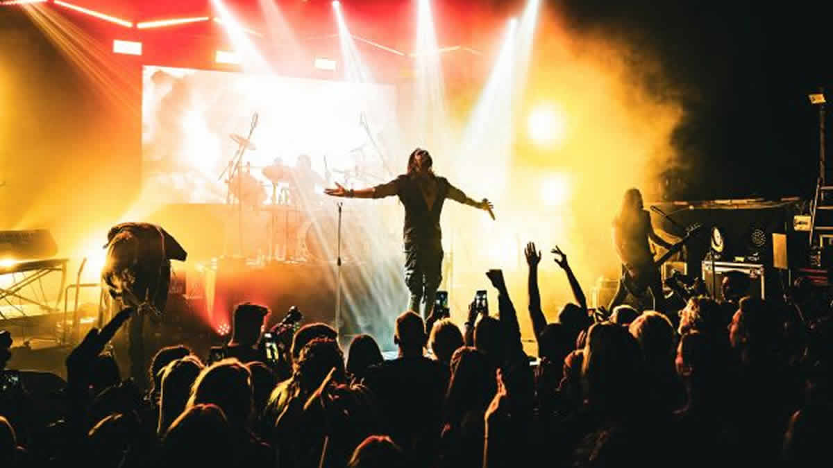 jelusick - torn | 2026.